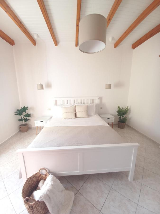 Apartment Manolia *