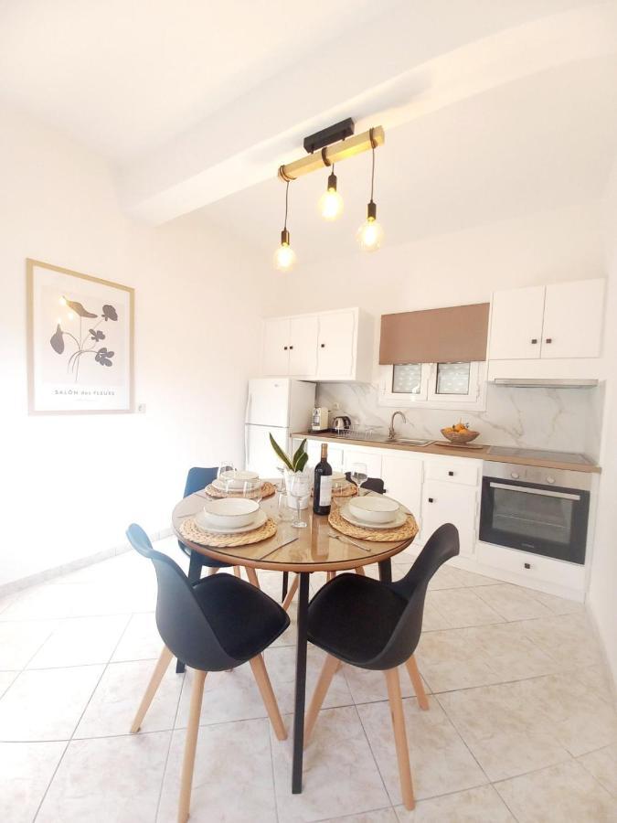 Manolia Apartment *
