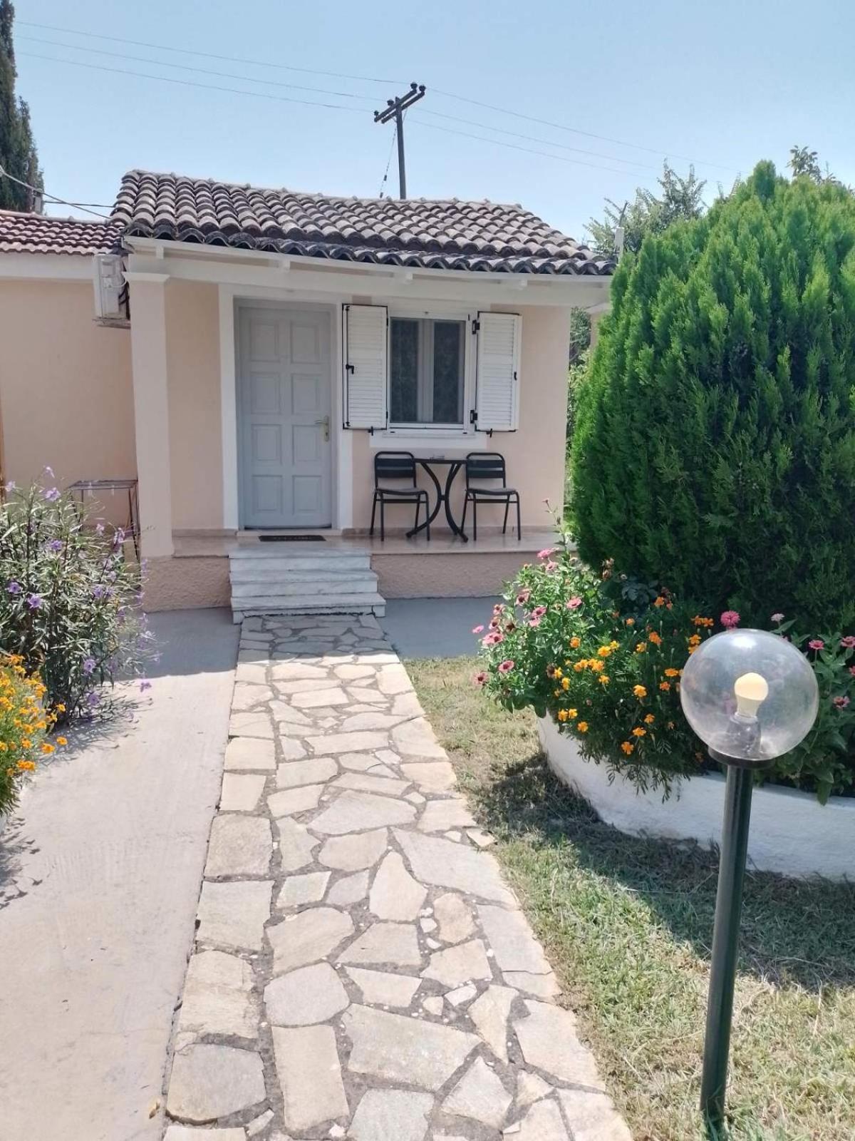 Apartment Manolia *
